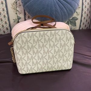MICHAEL MICHAEL KORS
Large Logo Dome Crossbody Bag